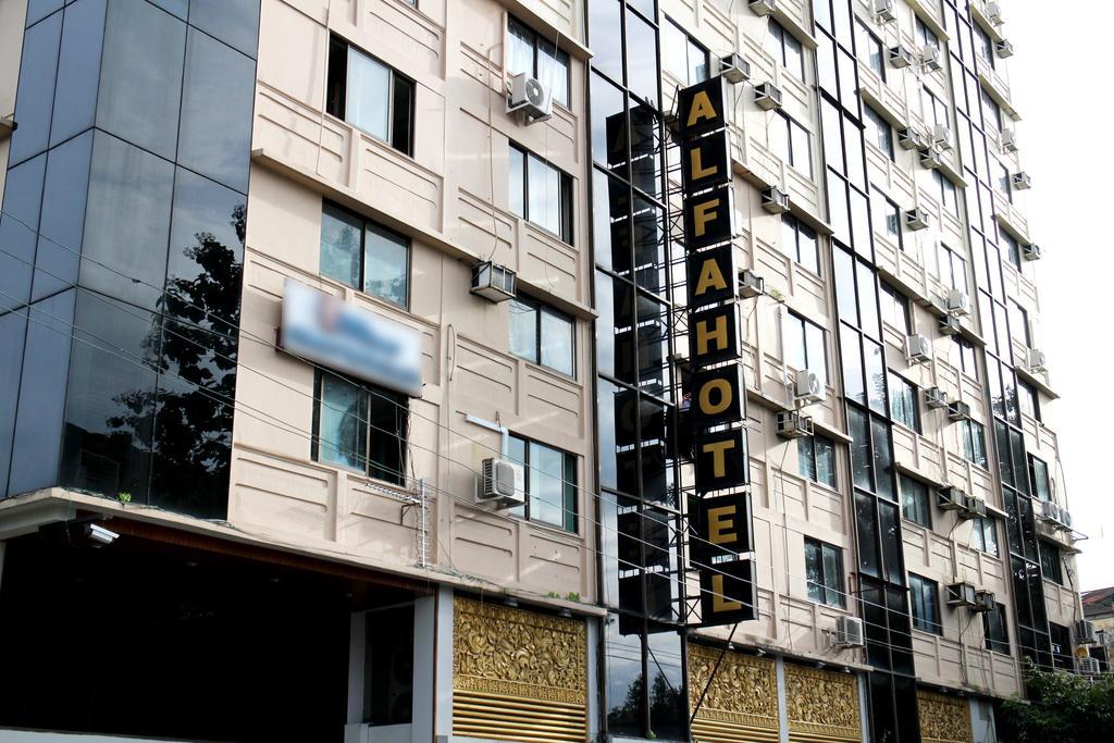 Alfa Hotel Yangon Bagian luar foto