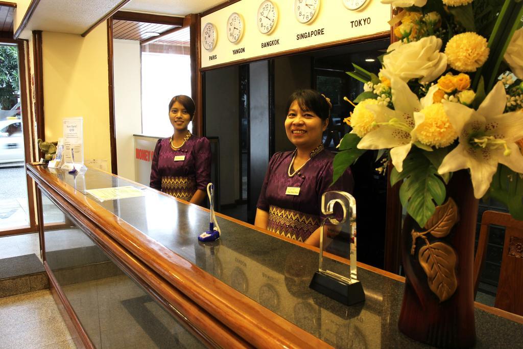 Alfa Hotel Yangon Bagian luar foto