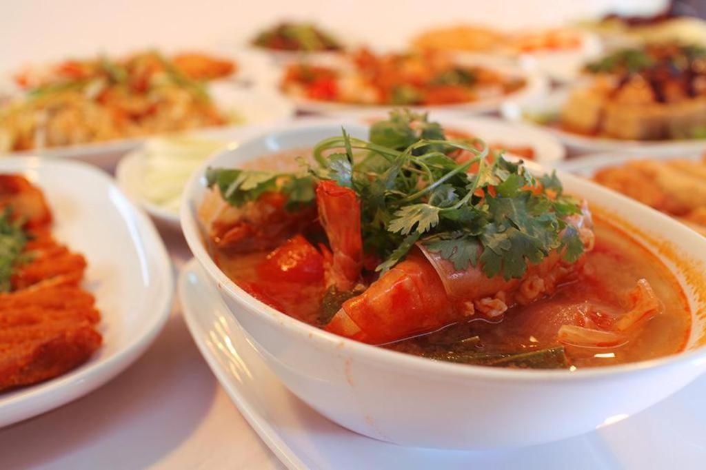 Alfa Hotel Yangon Bagian luar foto
