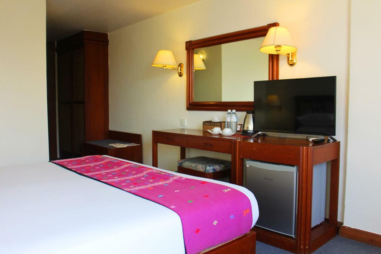 Alfa Hotel Yangon Bagian luar foto